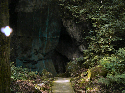 観光洞の入り口としては、なかなか不気味な雰囲気の大正洞入り口 